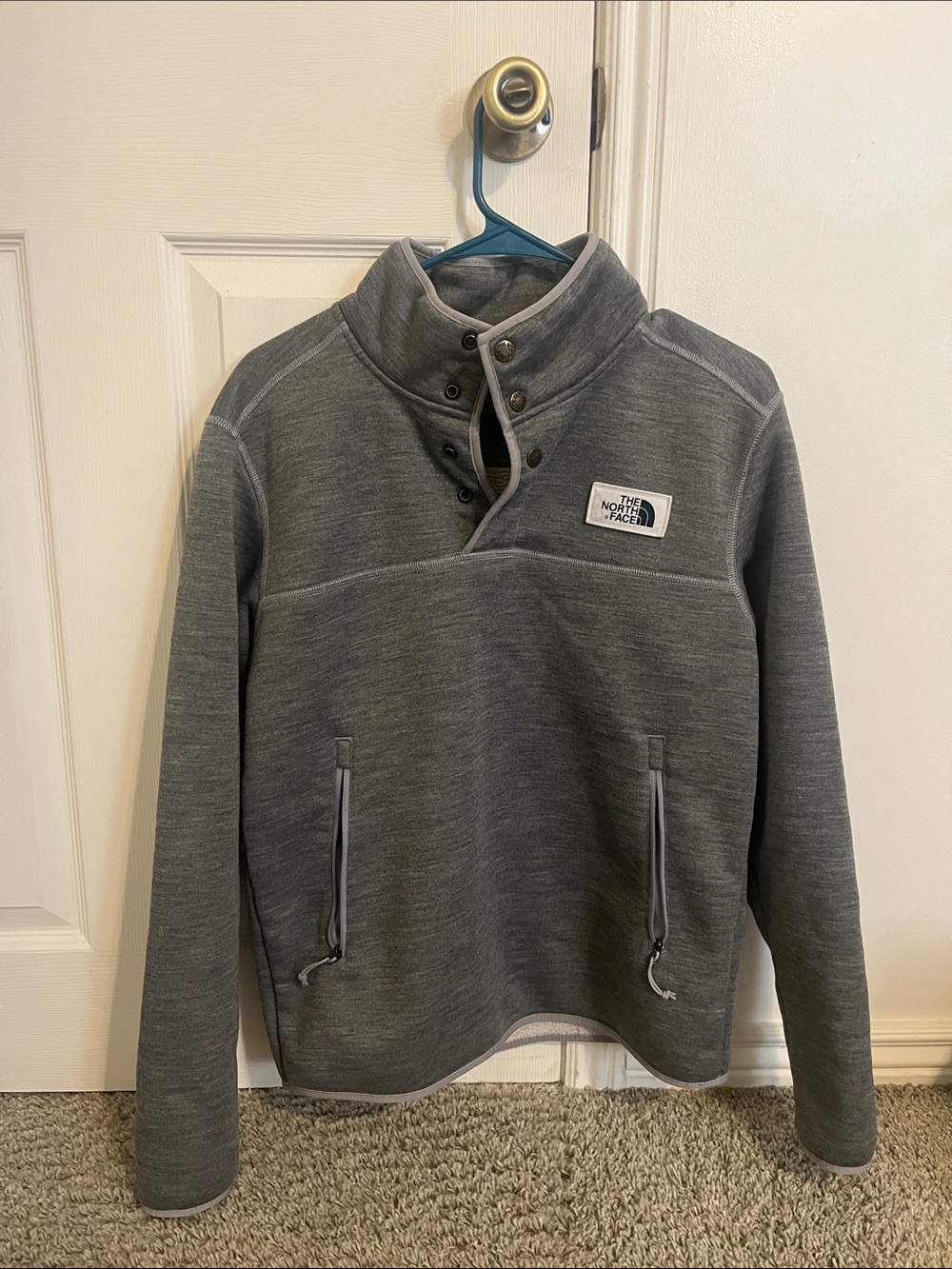 The North Face Men’s Heather Gray Snap-Button Zip Pullover size S
